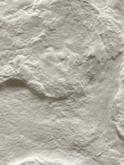 Efektiseinä Basebeton Rockwall tasoitetun seinän päälle, asennettuna, eri värejä