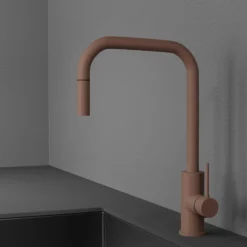 Keittiöhana Scandtap Steel Accent Square Rust D APK-liitäntä ulosvedettävä juoksuputki ruskea