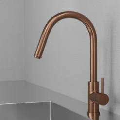 Keittiöhana Scandtap Steel Access Amber ulosvedettävällä suuttimella