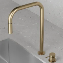 Keittiöhana Scandtap Steel Harmonized K2P Square Sand, ulosvedettävä juoksuputki, messinki