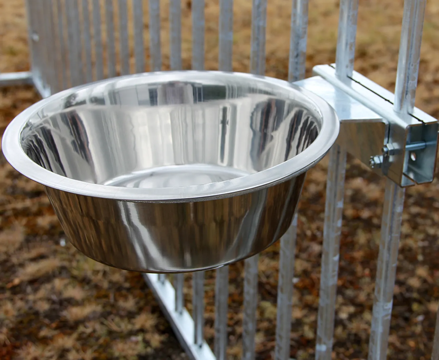 Kuppiteline koiratarhan sisäpuolelle Jämpti S 2,8 l