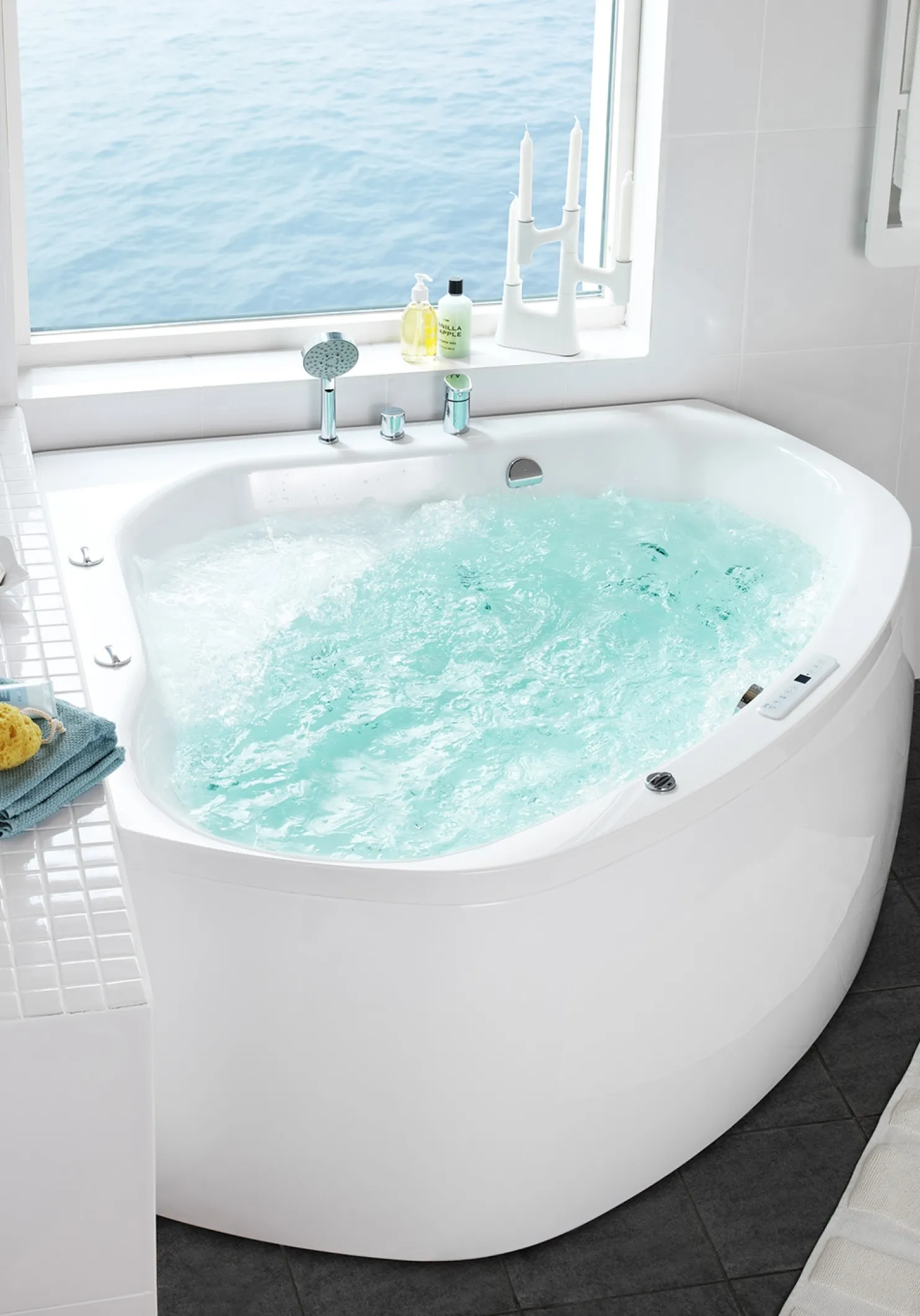 Kylpyamme Hafa Aqua 140C, kulmamalli, valkoinen